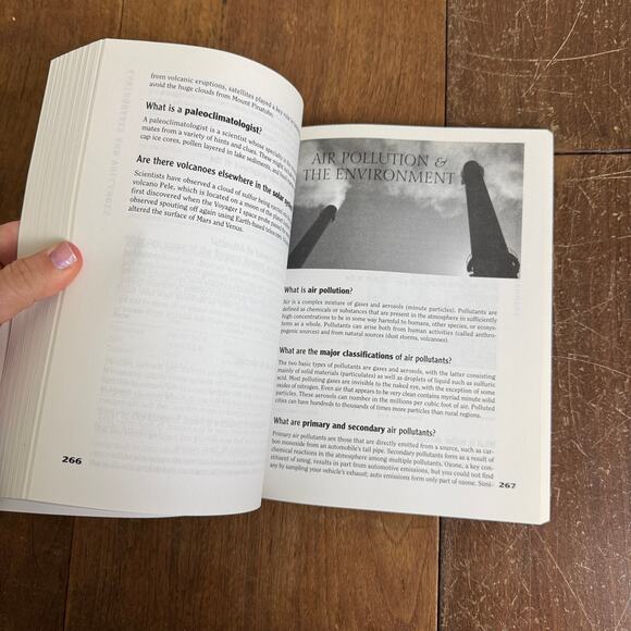 The‎ Handy Weather Answer Book 1997 Walter A. Lyons Paperback Book - Picture 9 of 14